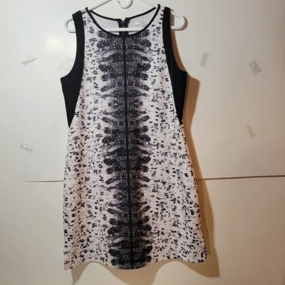 Reed Abstract Animal print sleeveless scoop neck mini dress size large